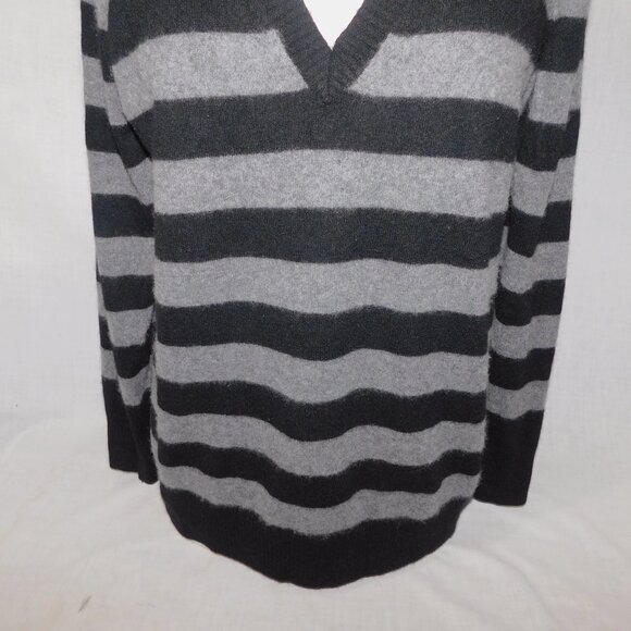 BAIA Womens L Black Gray Striped 100% Cashmere V Neck Sweater - Picture 3 of 11